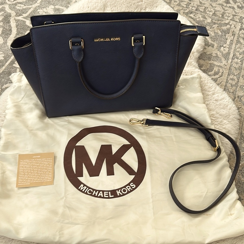 Michael Kors Thelma bag in navy blue